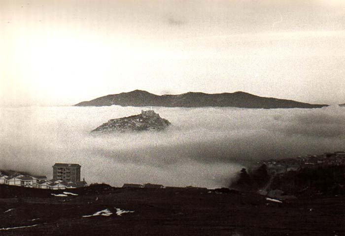Oltre la nebbia, fotografia di Enzo Lo Iacono